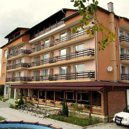 Family Hotel Lipite Tipchenitsa Ngoại thất bức ảnh