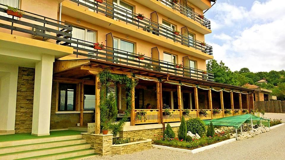 Family Hotel Lipite Tipchenitsa Ngoại thất bức ảnh