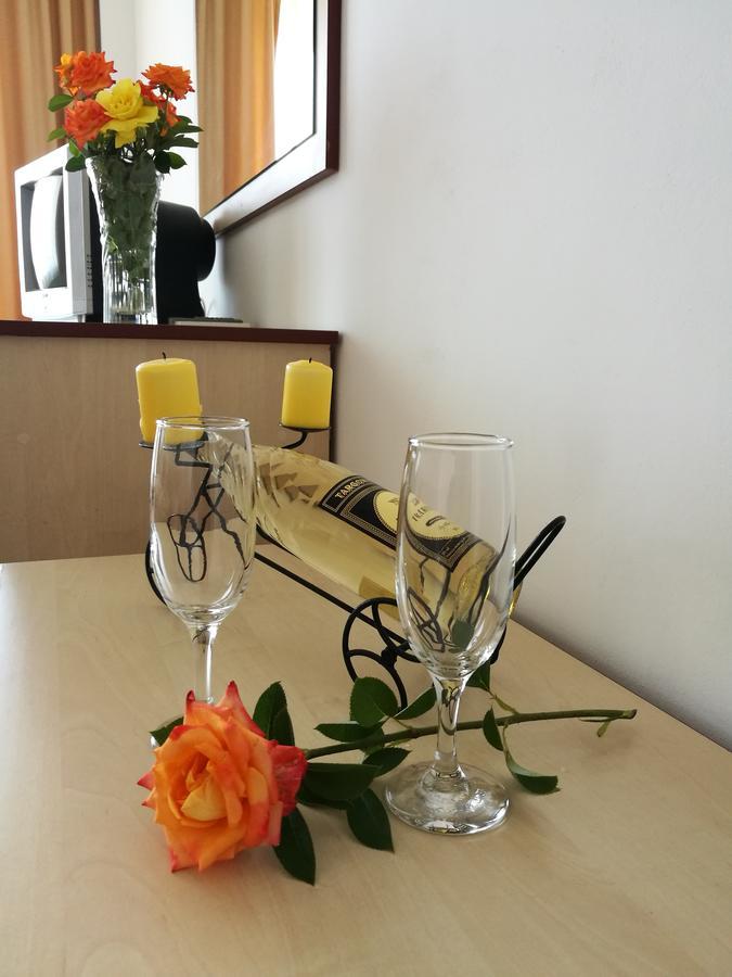 Family Hotel Lipite Tipchenitsa Ngoại thất bức ảnh