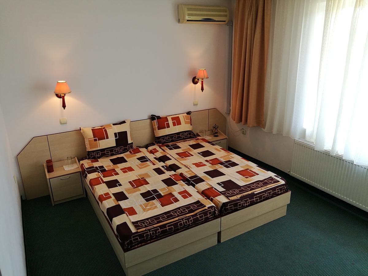 Family Hotel Lipite Tipchenitsa Ngoại thất bức ảnh