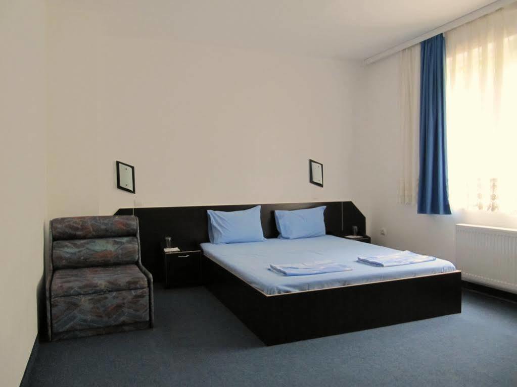 Family Hotel Lipite Tipchenitsa Ngoại thất bức ảnh