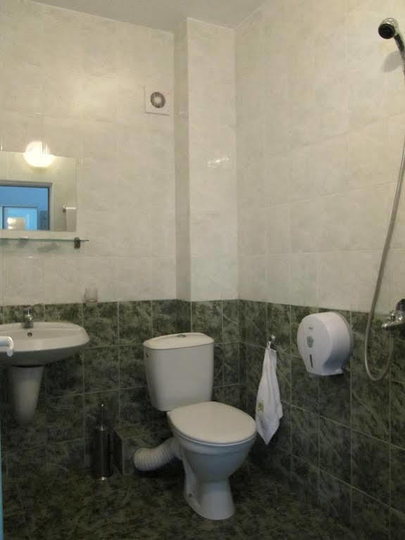 Family Hotel Lipite Tipchenitsa Ngoại thất bức ảnh