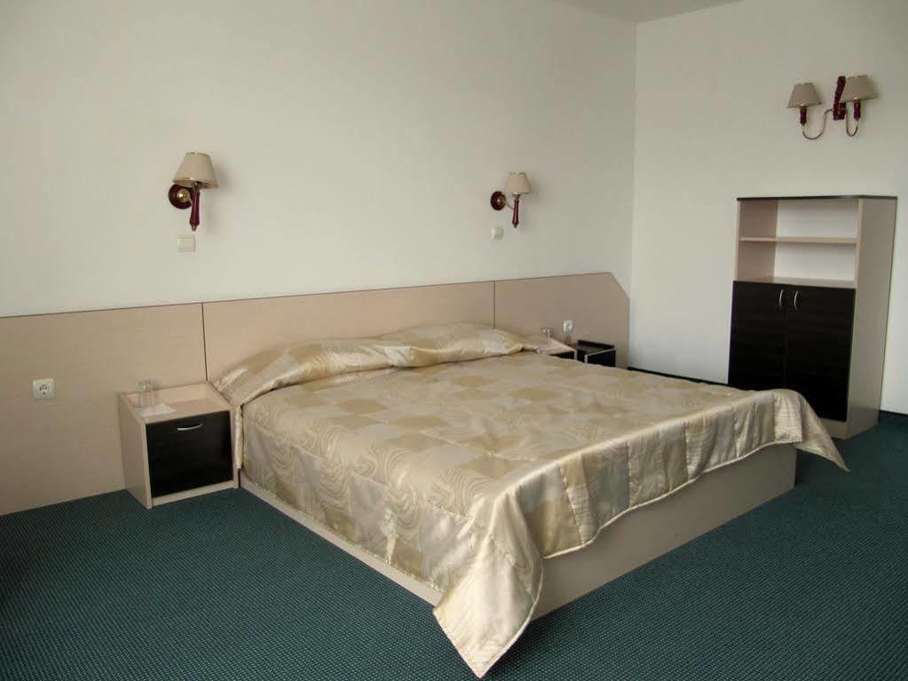 Family Hotel Lipite Tipchenitsa Ngoại thất bức ảnh