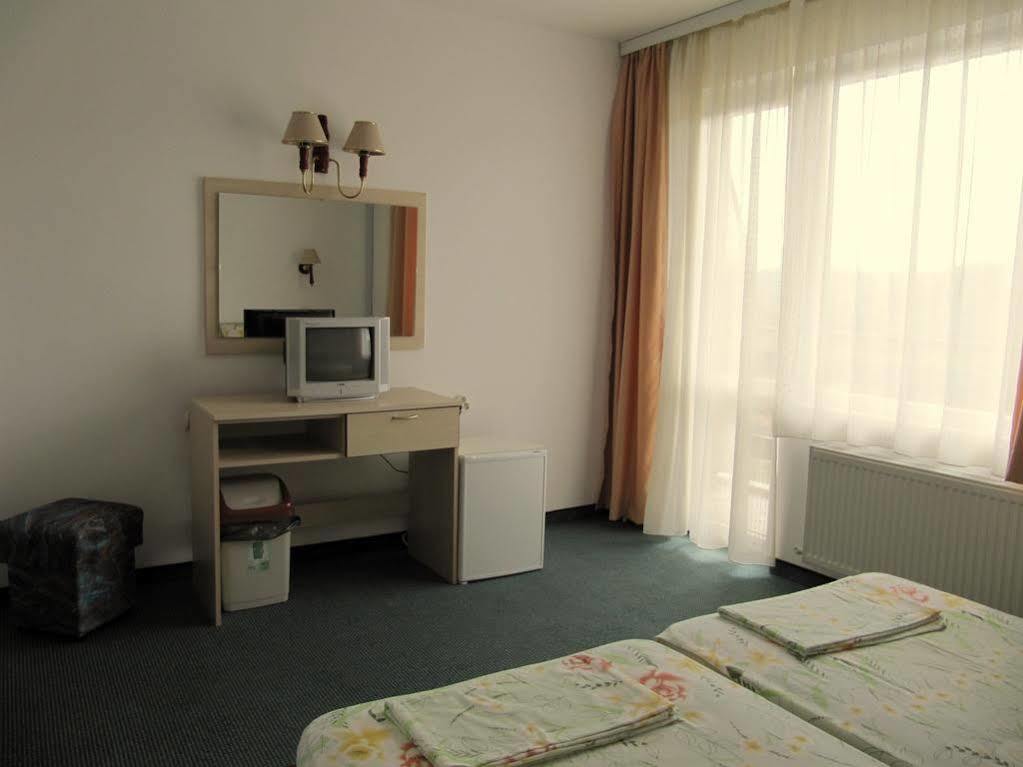 Family Hotel Lipite Tipchenitsa Ngoại thất bức ảnh