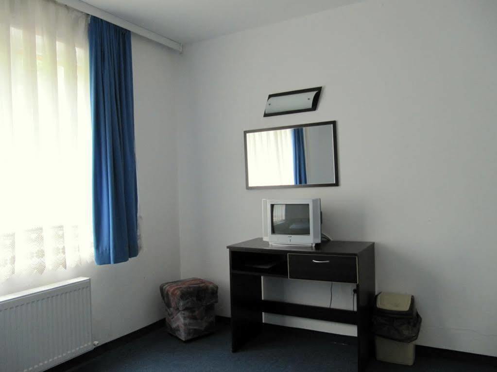 Family Hotel Lipite Tipchenitsa Ngoại thất bức ảnh