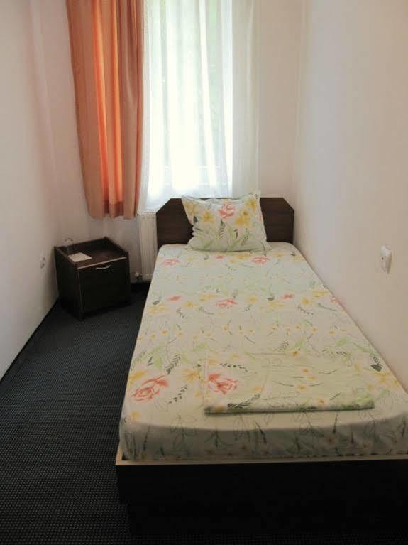 Family Hotel Lipite Tipchenitsa Ngoại thất bức ảnh