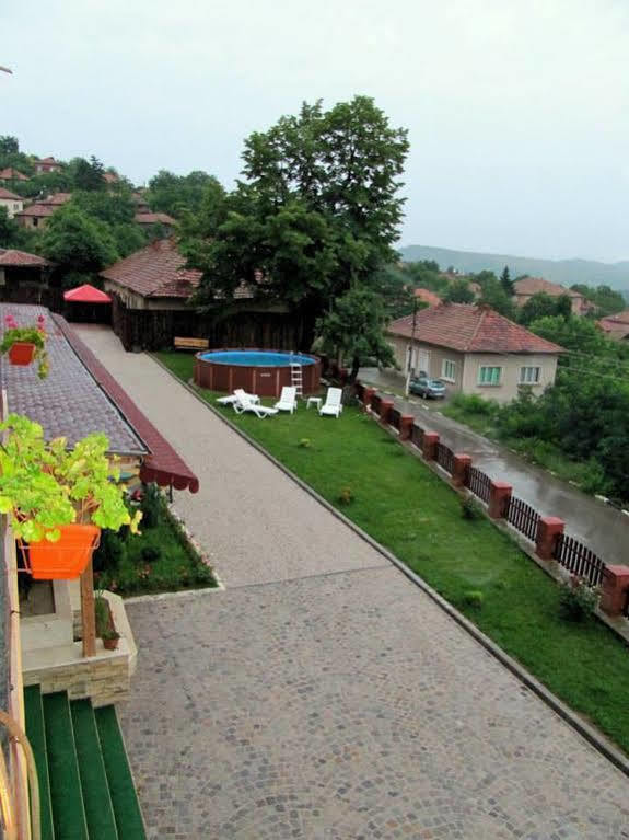 Family Hotel Lipite Tipchenitsa Ngoại thất bức ảnh